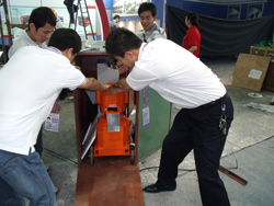 Superintendent Prepared for Canton Fair Superintendente Preparado para la Feria de Cantón
